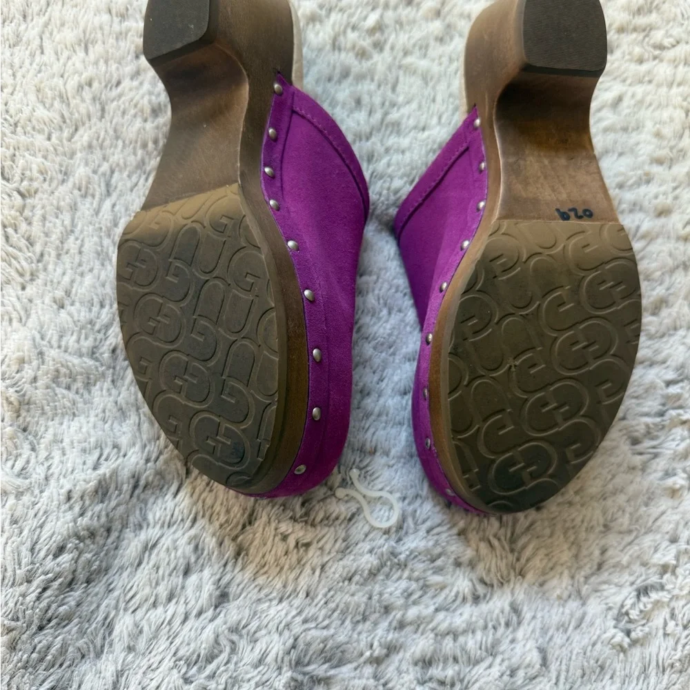 Girls UGG Suede Fuchsia Clogs